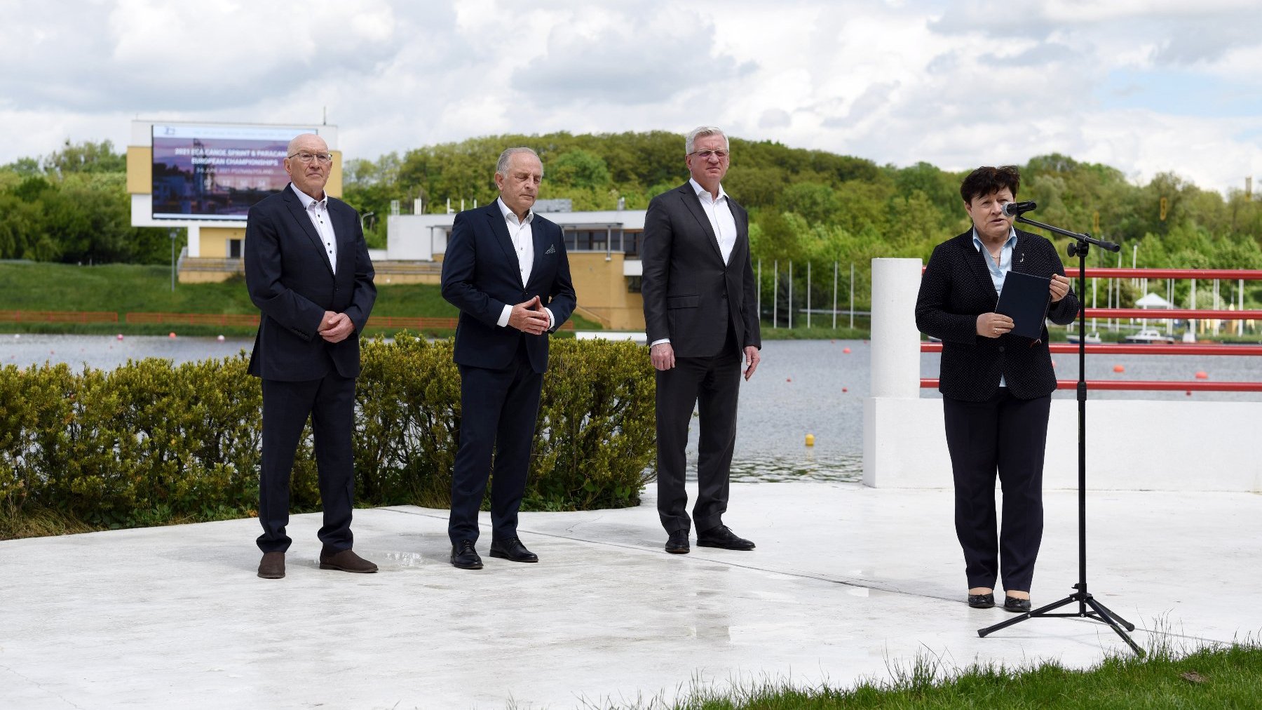 Galeria zdjęć przedstawia konferencję prasową dotyczącą Mistrzostw Europy seniorów w kajakarstwie i parakajakarstwie.