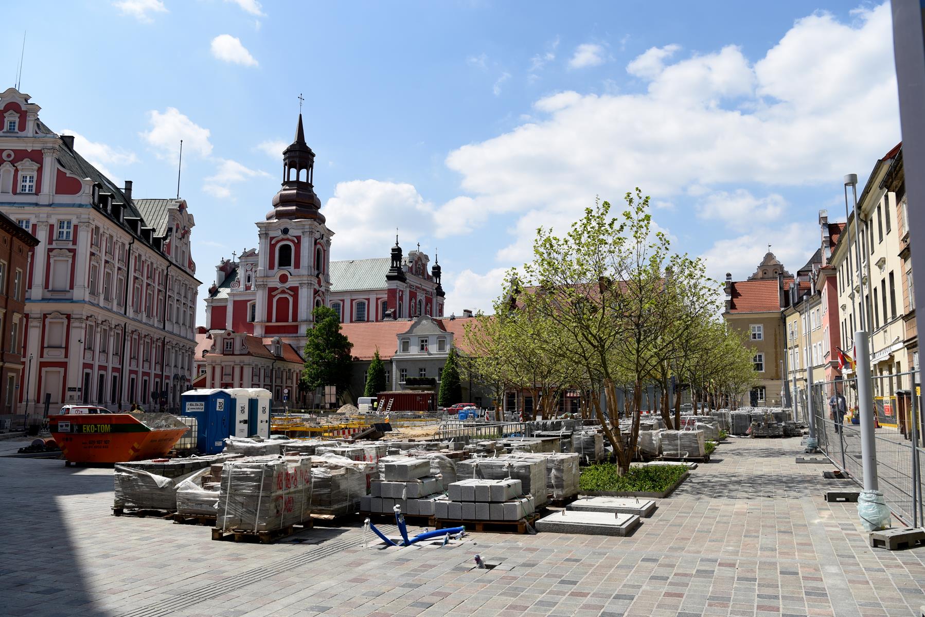 Galeria zdjęć z placu Kolegiackiego - grafika artykułu