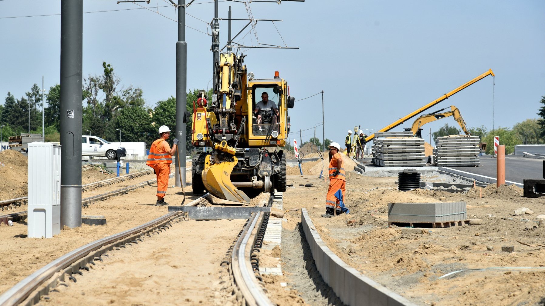 Galeria zdjęć przedstawia postęp pracy nad tramwajem na Naramowice.