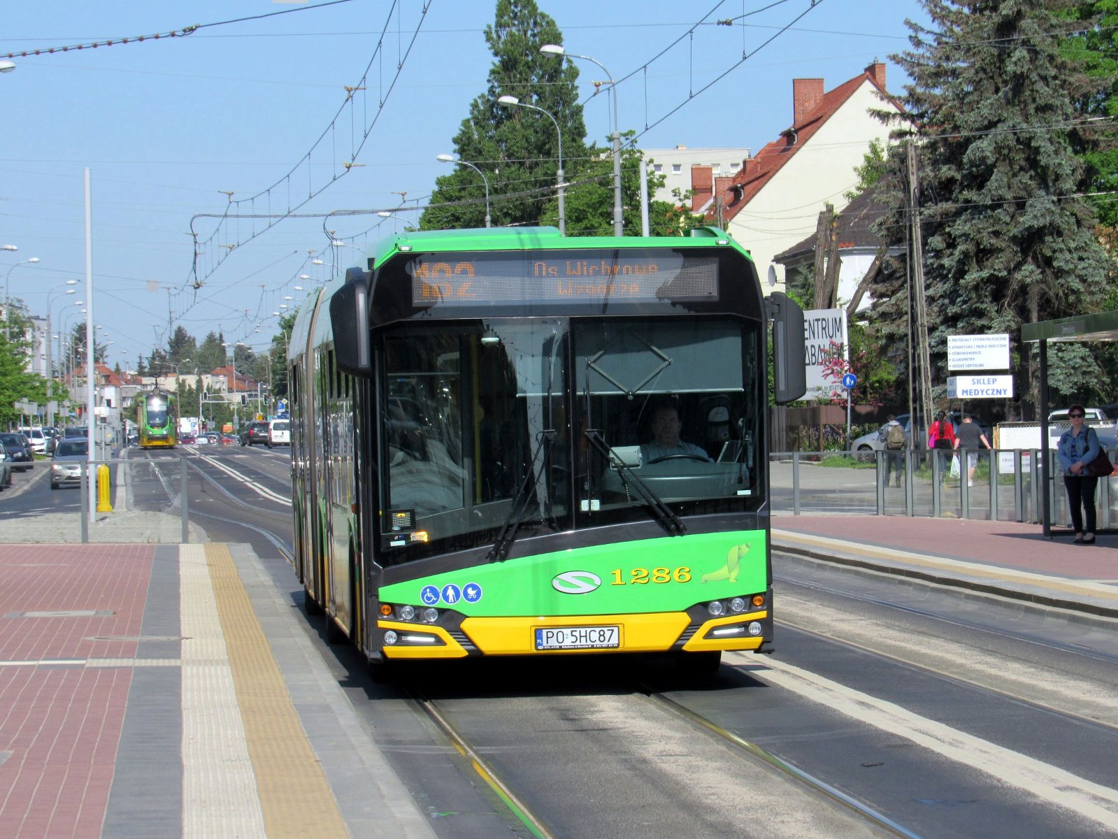 Autobus linii 182 - grafika artykułu