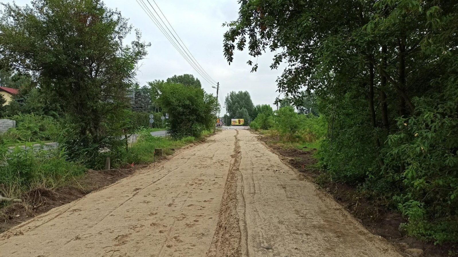 Galeria zdjęć z ul. Złotowskiej w trakcie budowy chodnika i drogi rowerowej