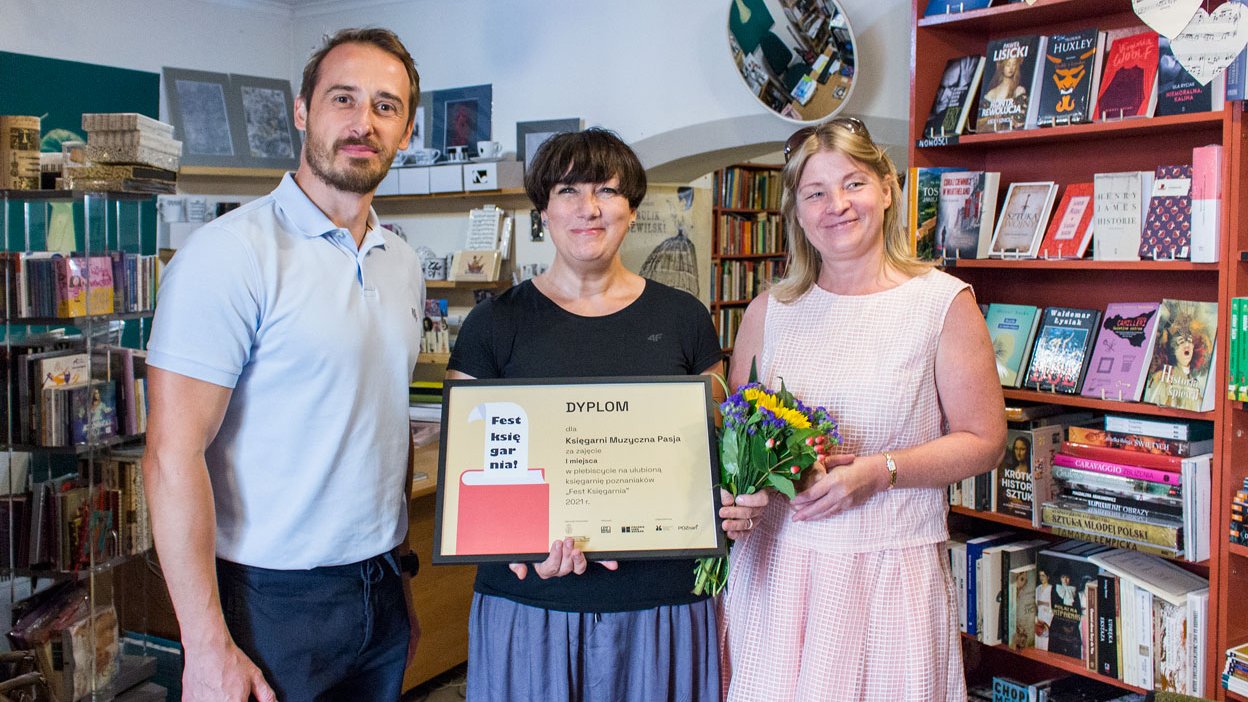 Galeria zdjęć przedstawia radnego Grzegorza Jurę, dyrektorkę Wydawnictwa Miejskiego Posnania oraz laureatów plebiscytu "Fest Księgarnia".