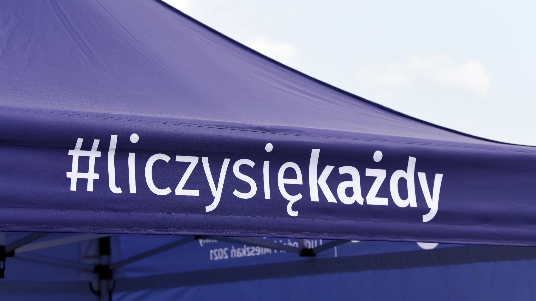 Galeria zdjęć przedstawia mobilny punkt spisowy.