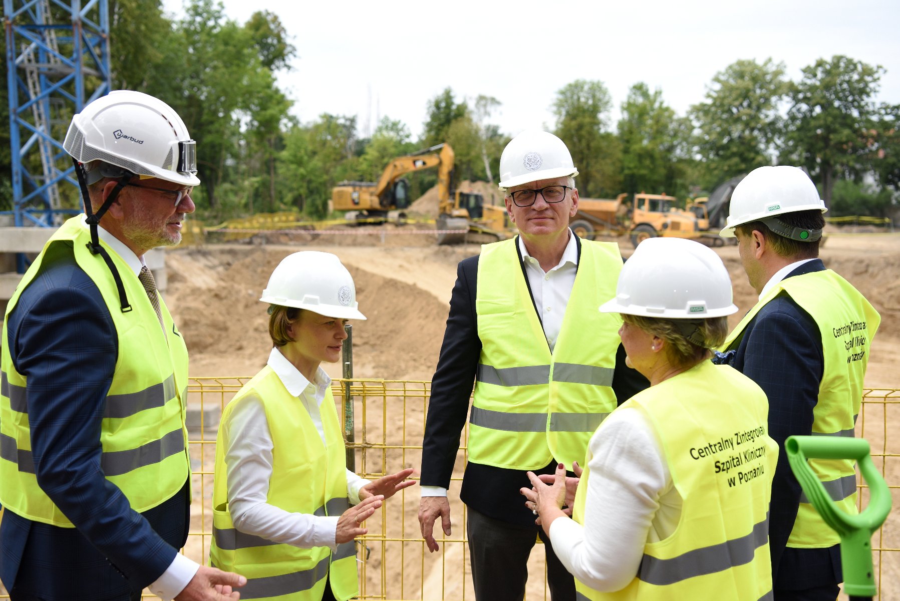 Zdjęcie przedstawia uroczystość inauguracji Centralnego Zintegrowanego Szpitala Klinicznego. - grafika artykułu