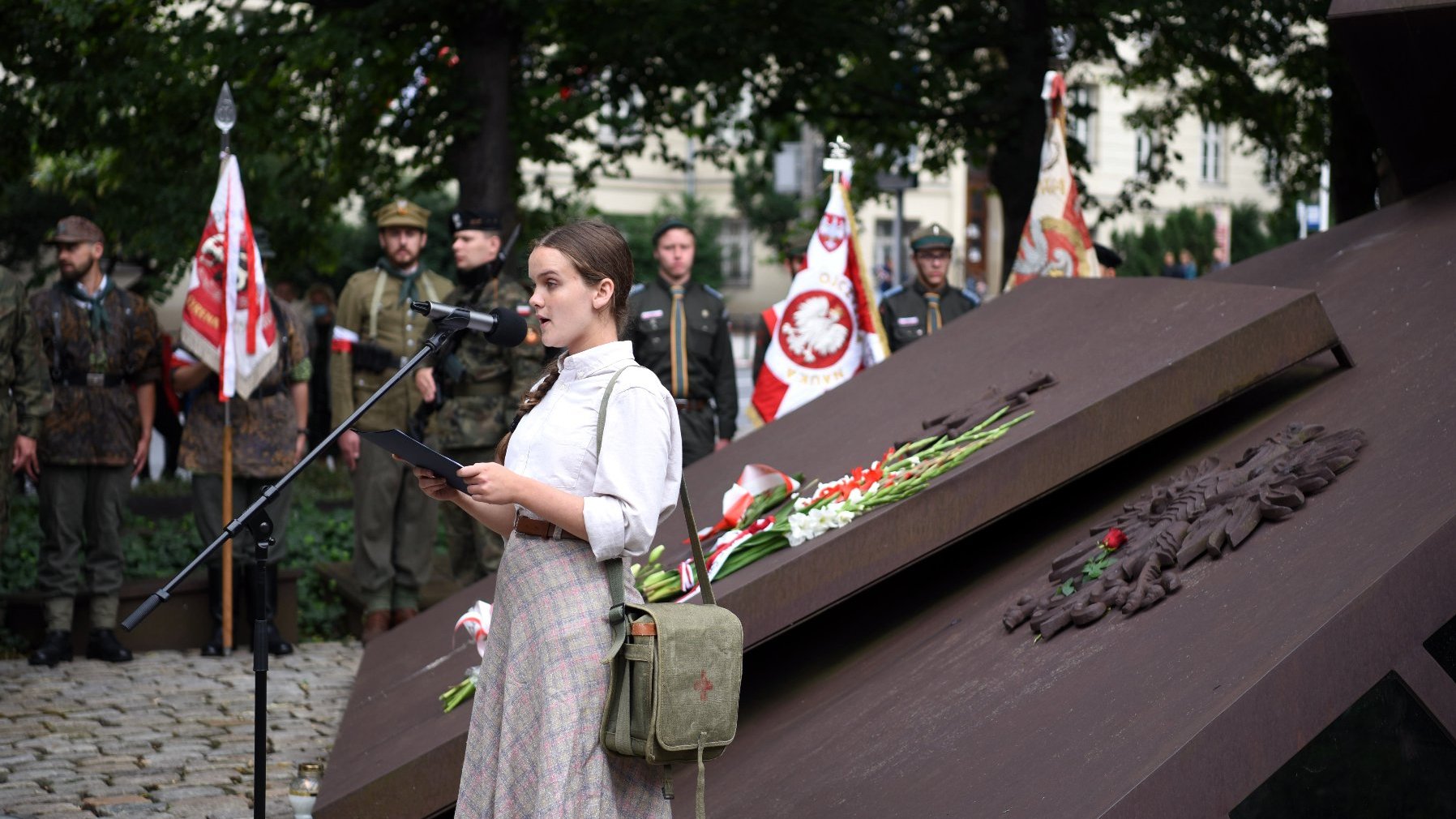 Galeria zdjęć przedstawia poznańskie uroczystości 77. rocznicy Powstania Warszawskiego.