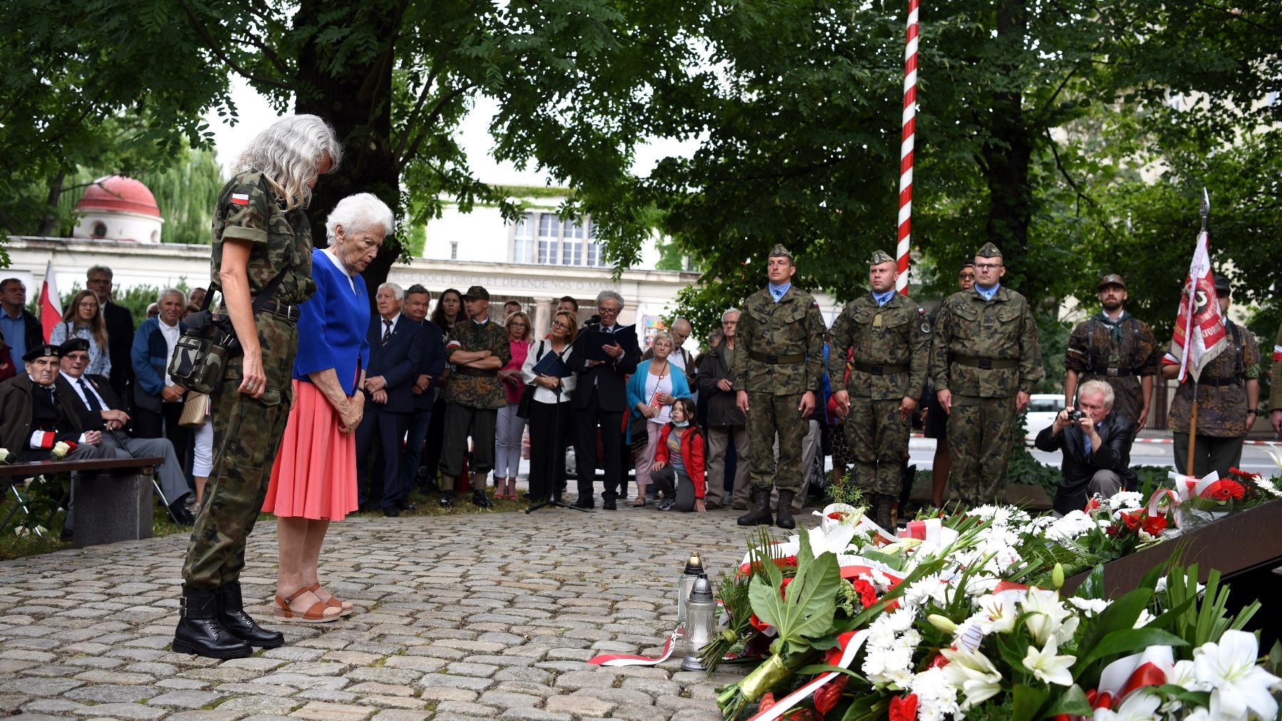 Galeria zdjęć przedstawia poznańskie uroczystości 77. rocznicy Powstania Warszawskiego.