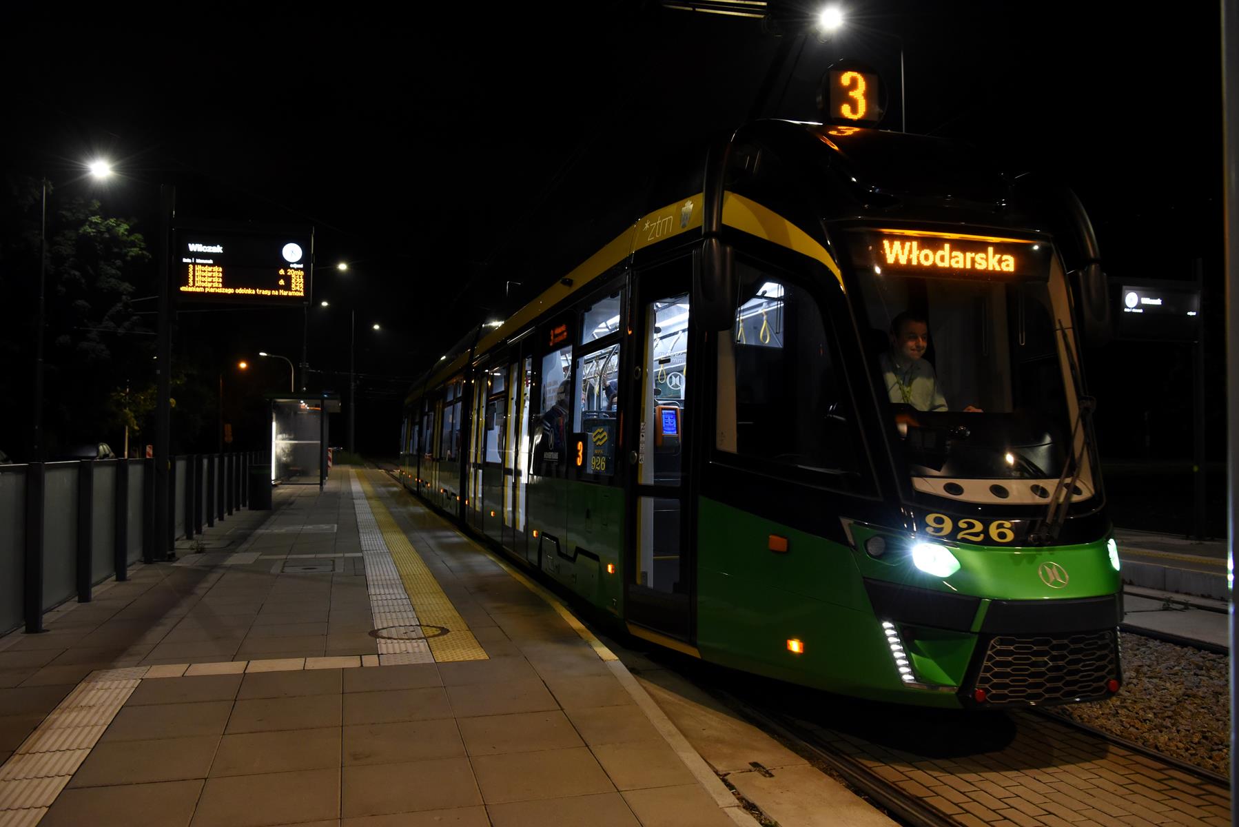 Galeria zdjęć z pierwszego przejazdu pasażerskiego tramwaju na części nowej trasy do Naramowic - grafika artykułu