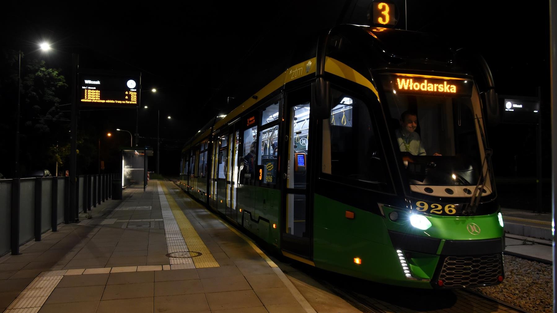 Galeria zdjęć z pierwszego przejazdu pasażerskiego tramwaju na części nowej trasy do Naramowic