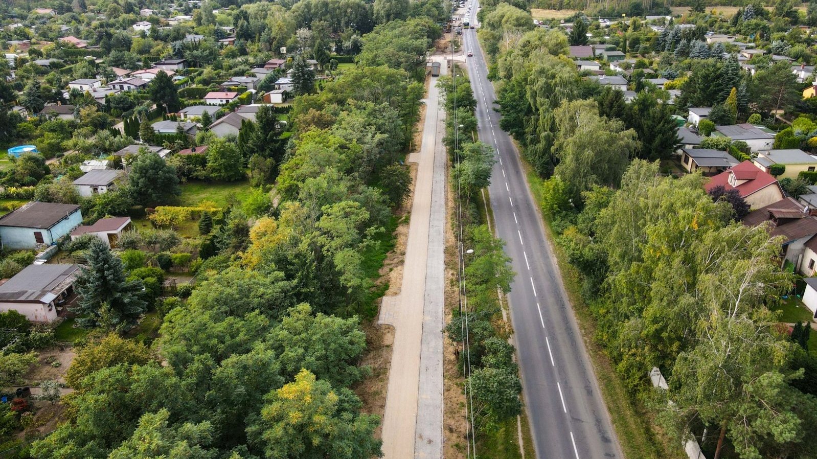 Galeria zdjęć z ul. Złotowskiej w trakcie budowy chodnika i drogi rowerowej