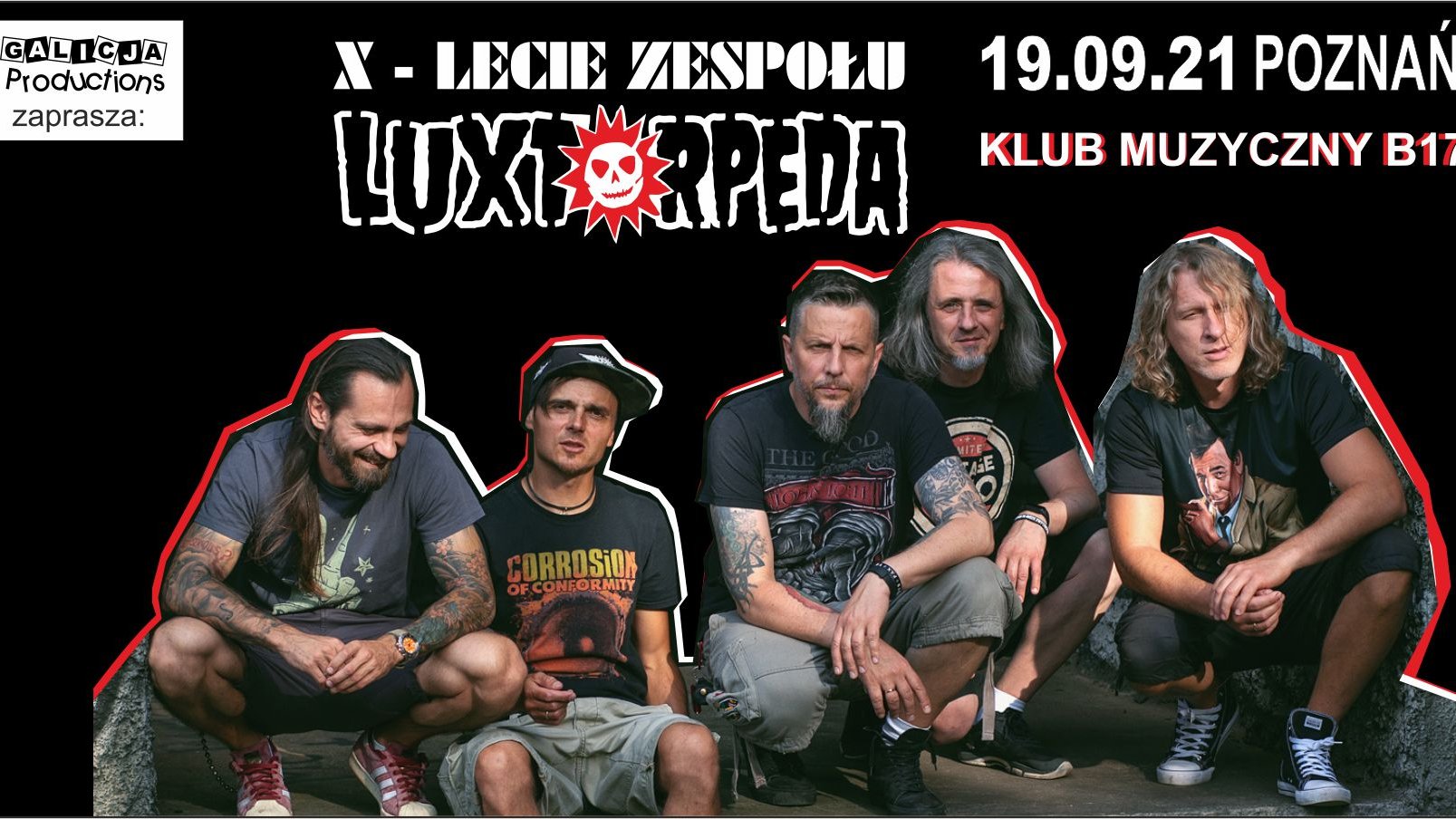 Plakat promujący koncert Luxtorpedy. Na zdjęciu członkowie zespołu. Nad nimi napis "dziesięciolecie zespołu Luxtorpeda".