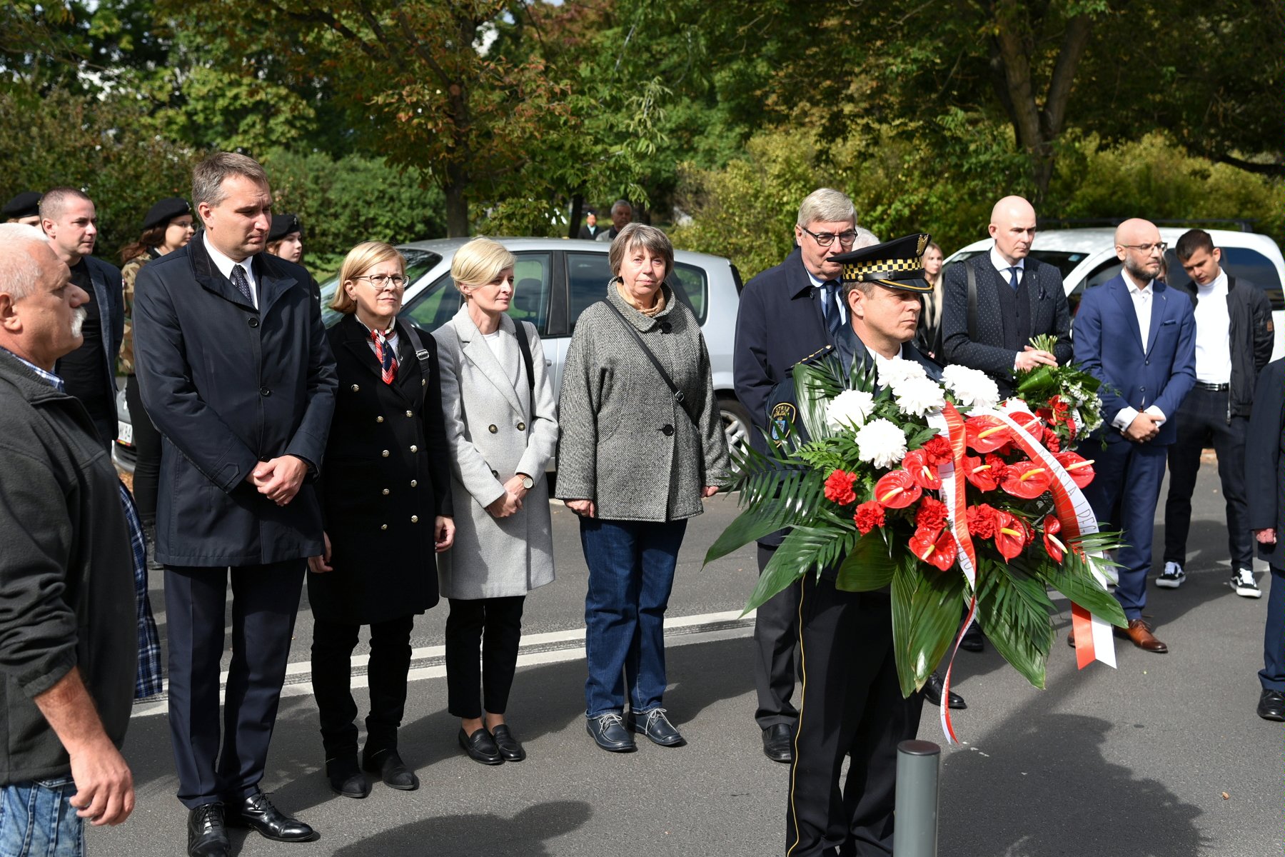 Galeria zdjęć przedstawia obchody Dnia Hołdu i Pamięci Ofiar Reżimu Komunistycznego. - grafika artykułu