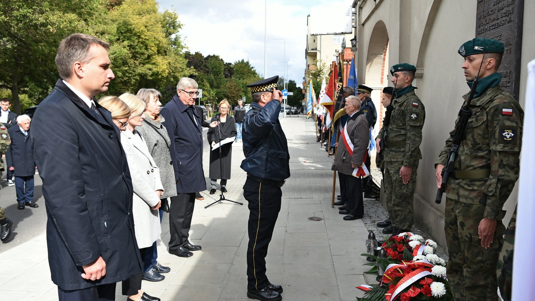 Galeria zdjęć przedstawia obchody Dnia Hołdu i Pamięci Ofiar Reżimu Komunistycznego.