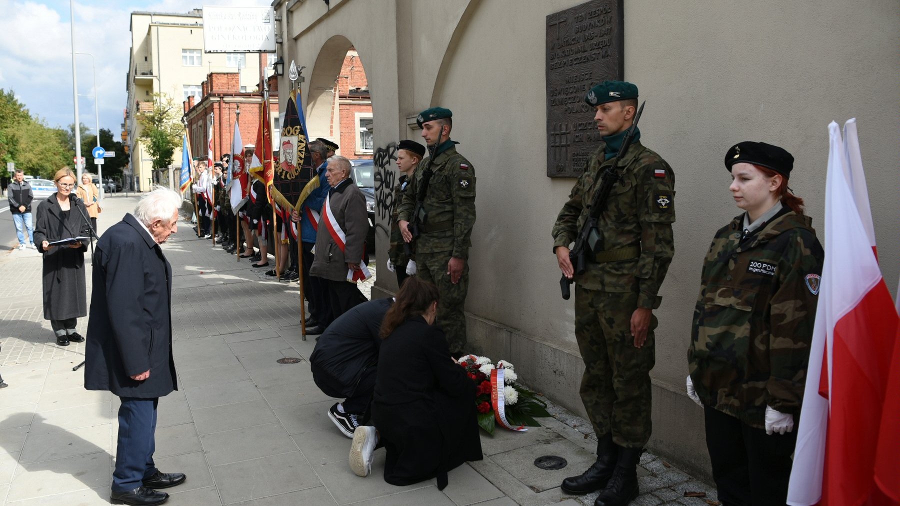 Galeria zdjęć przedstawia obchody Dnia Hołdu i Pamięci Ofiar Reżimu Komunistycznego.