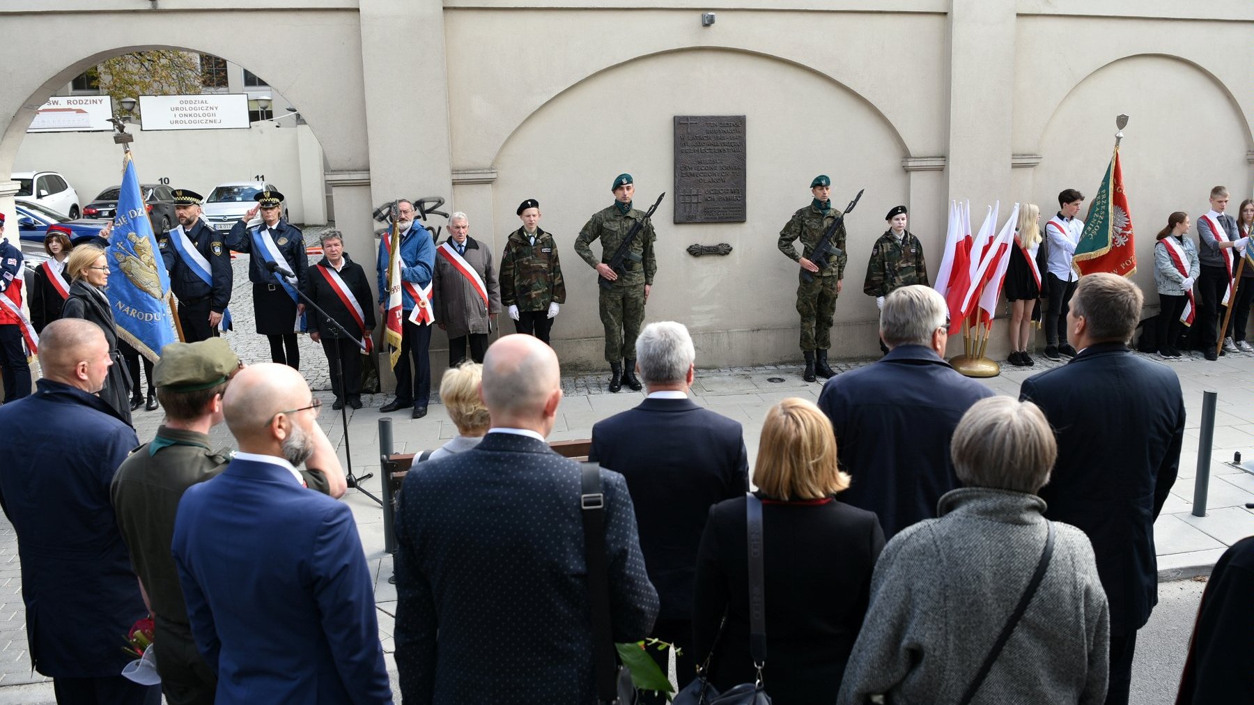 Galeria zdjęć przedstawia obchody Dnia Hołdu i Pamięci Ofiar Reżimu Komunistycznego.