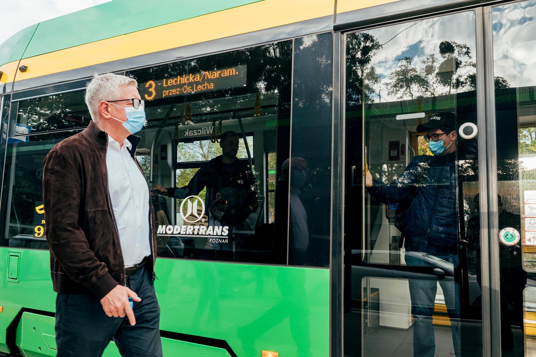 Galeria zdjęć z wizyty prezydenta Jaśkowiaka na terenie budowy węzła Lechicka/Naramowicka i uruchomienia tramwaju do ul. Lechickiej - grafika artykułu