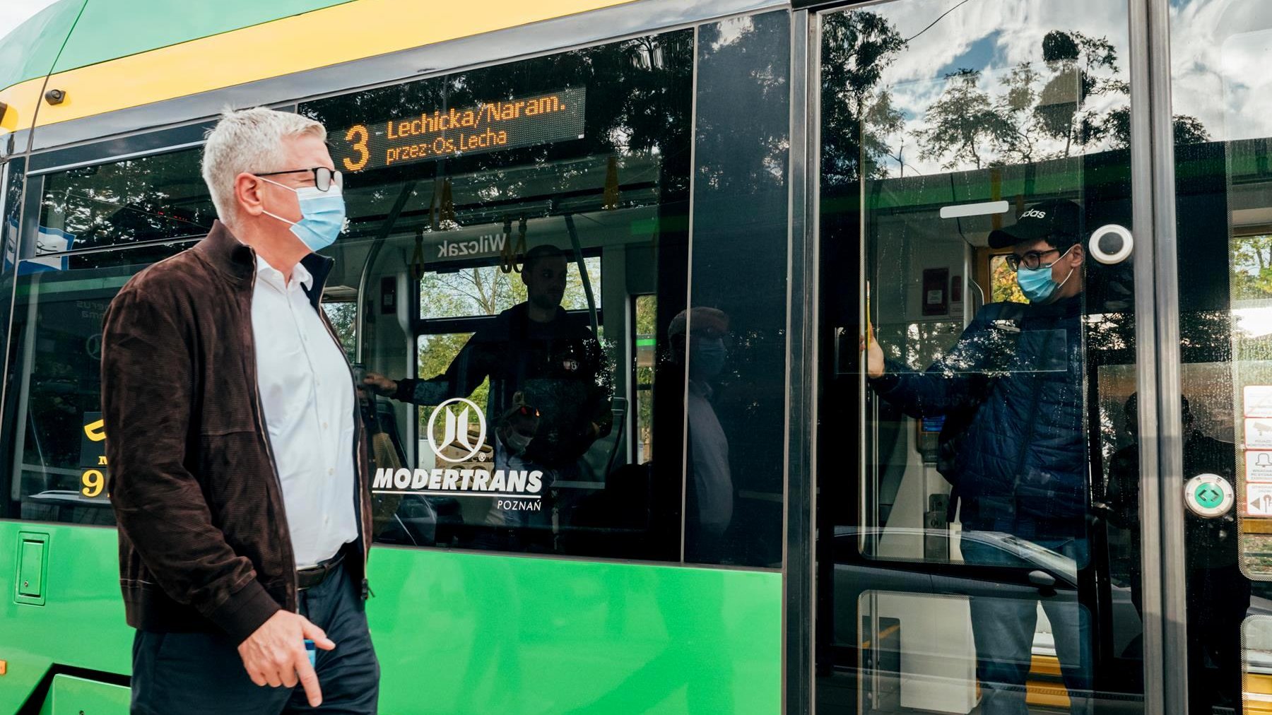 Galeria zdjęć z wizyty prezydenta Jaśkowiaka na terenie budowy węzła Lechicka/Naramowicka i uruchomienia tramwaju do ul. Lechickiej