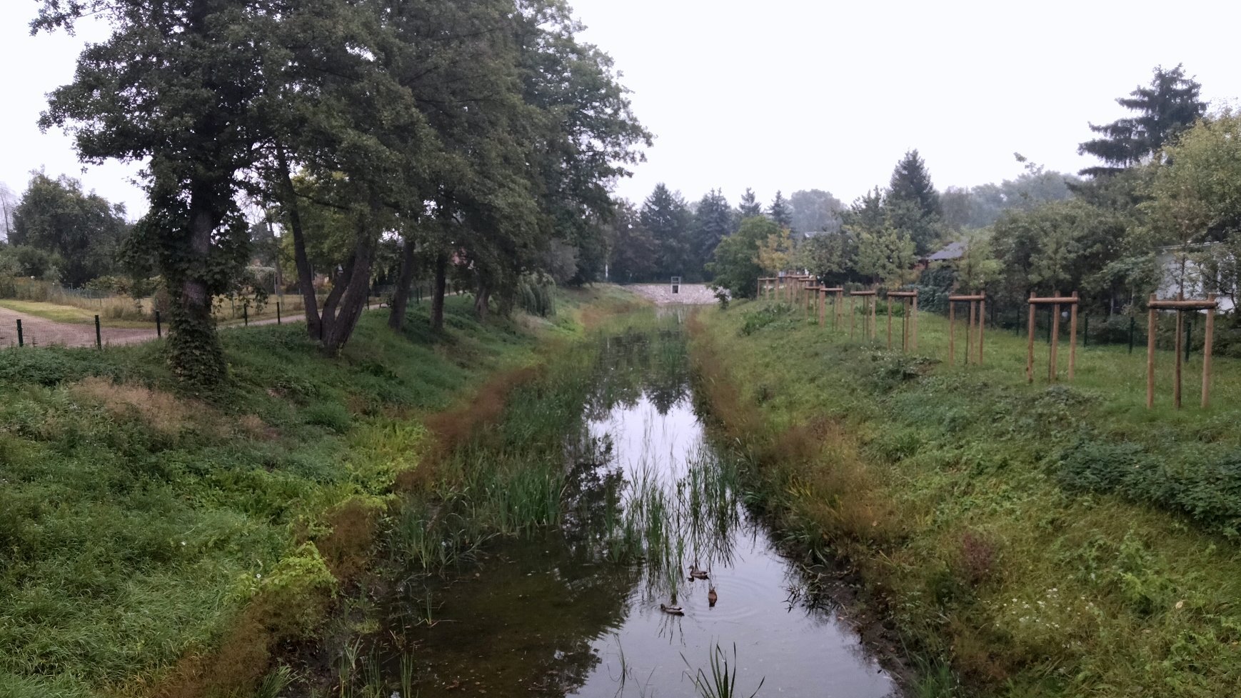 Galeria zdjęć przedstawia zbiornik retencyjny.