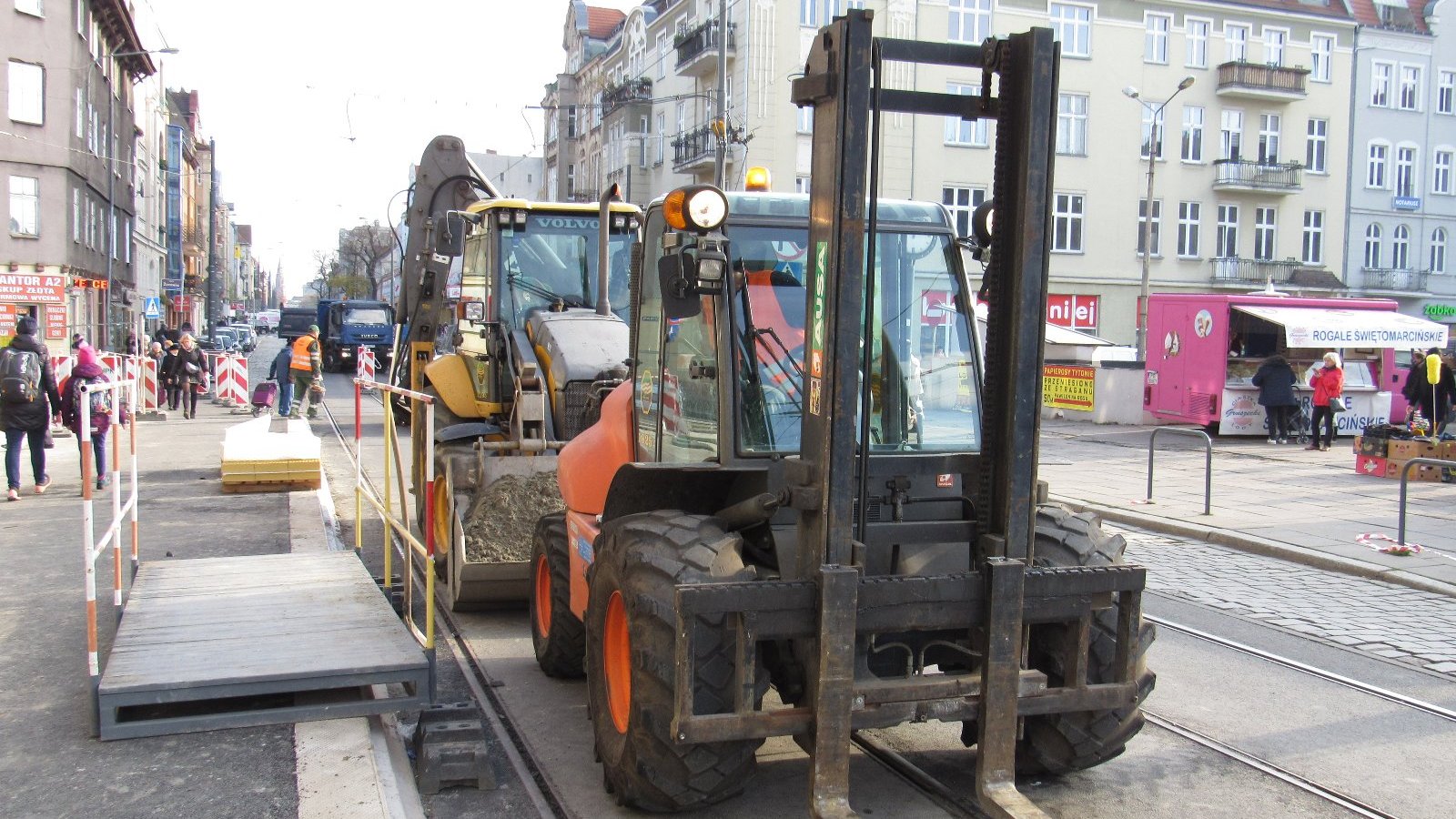 Na zdjęciu maszyny pracujące przy budowie przystanku wiedeńskiego