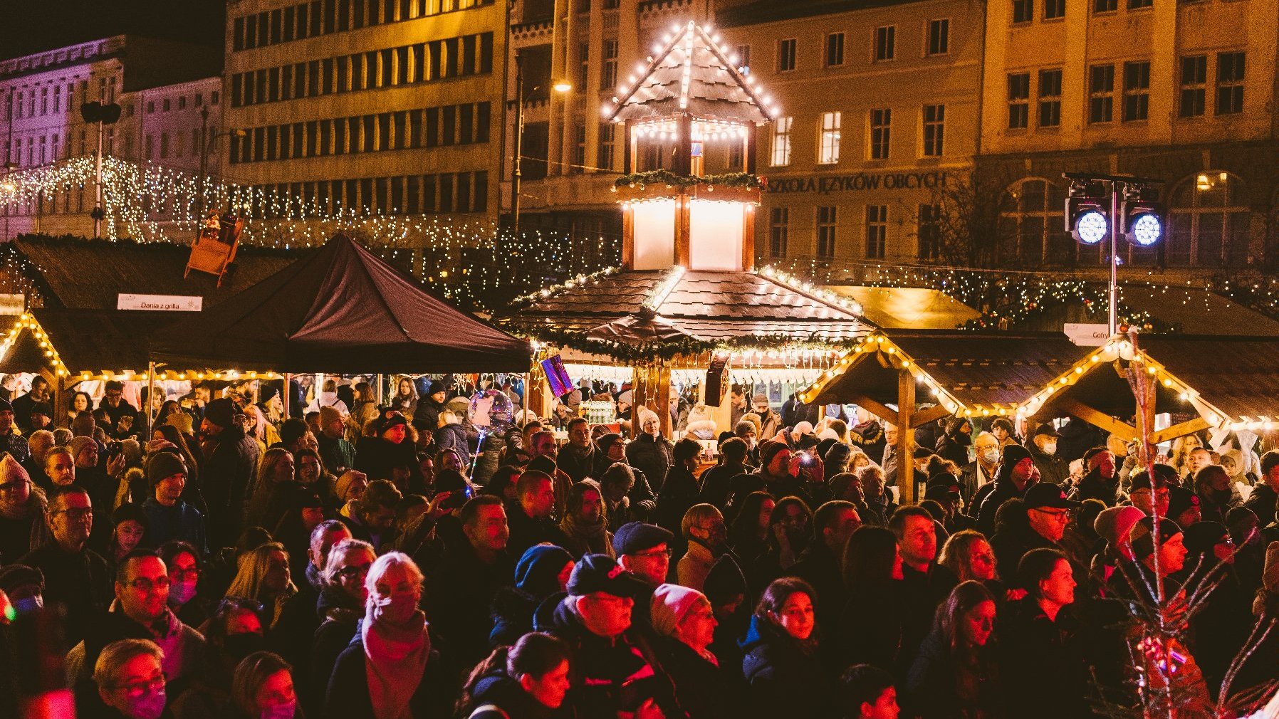 Galeria zdjęć przedstawia otwarcie Betlejem Poznańskiego na pl. Wolności.