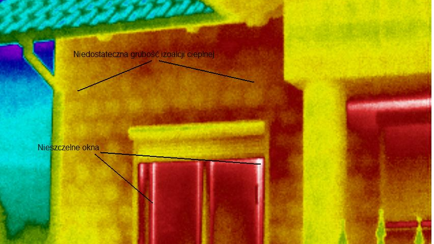 Grafika przedstawia widok z kamery termowizyjnej. Na różnokolorowym obrazku domu widać, w których miejscach ucieka ciepło. Pokazują to kolory.
