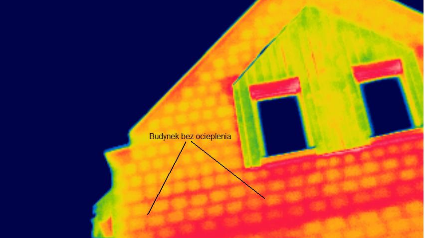 Grafika przedstawia widok z kamery termowizyjnej. Na różnokolorowym obrazku domu widać, w których miejscach ucieka ciepło. Pokazują to kolory.