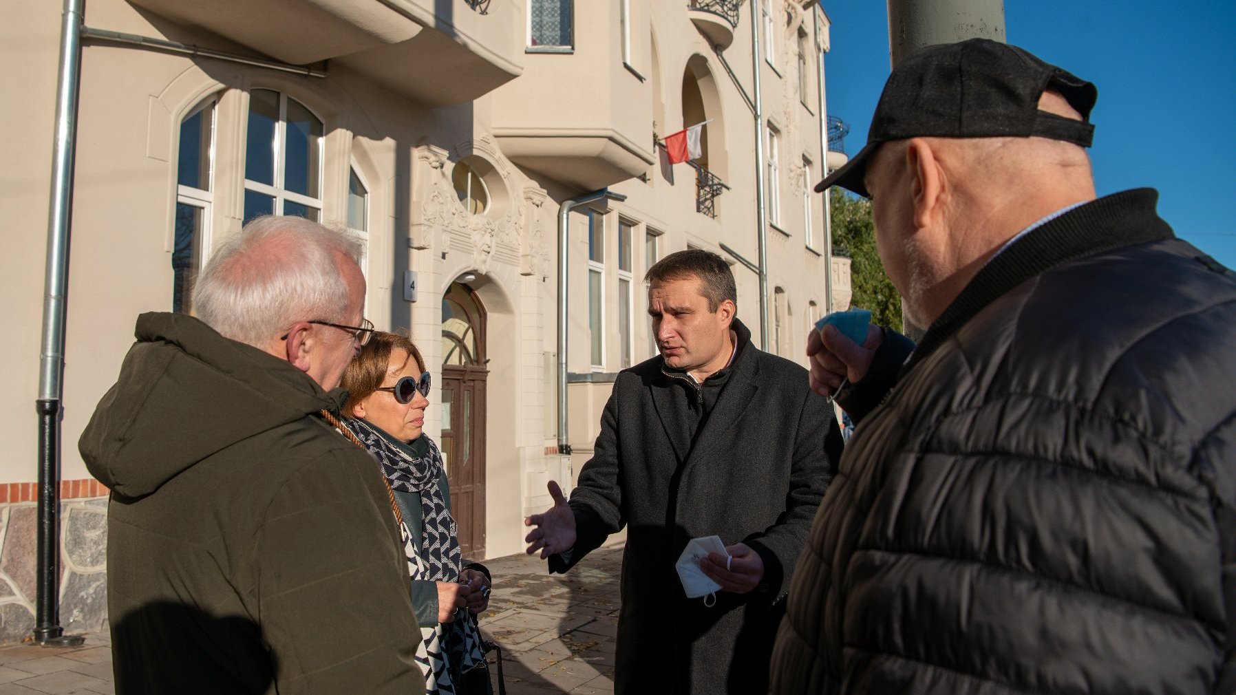 Galeria zdjęć przedstawia secesyjny kompleks budynków w okolicy ul. Roosevelta.