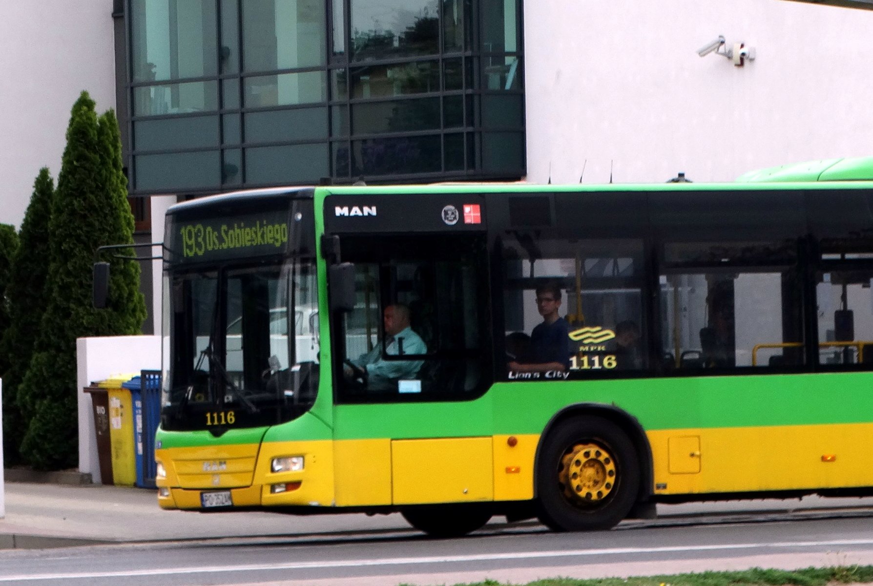 Autobus linii 193 - grafika artykułu