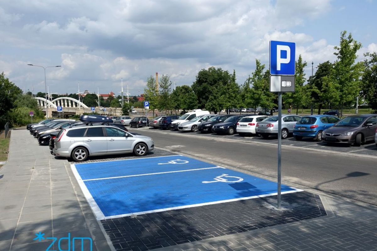 Galeria zdjęć przedstawia jezdnie, chodniki i parkingi. - grafika artykułu