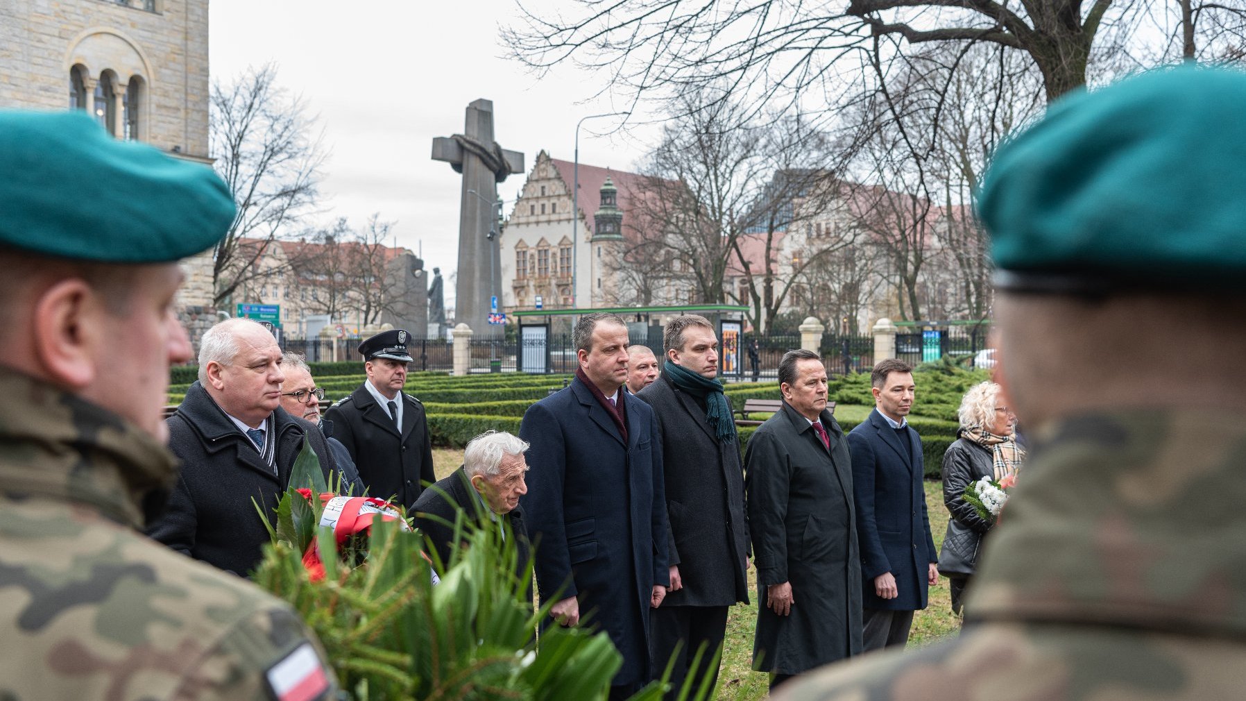 Galeria zdjęć przedstawia poznańskie obchody 82. rocznicy pierwszej masowej zsyłki Polaków na Sybir.