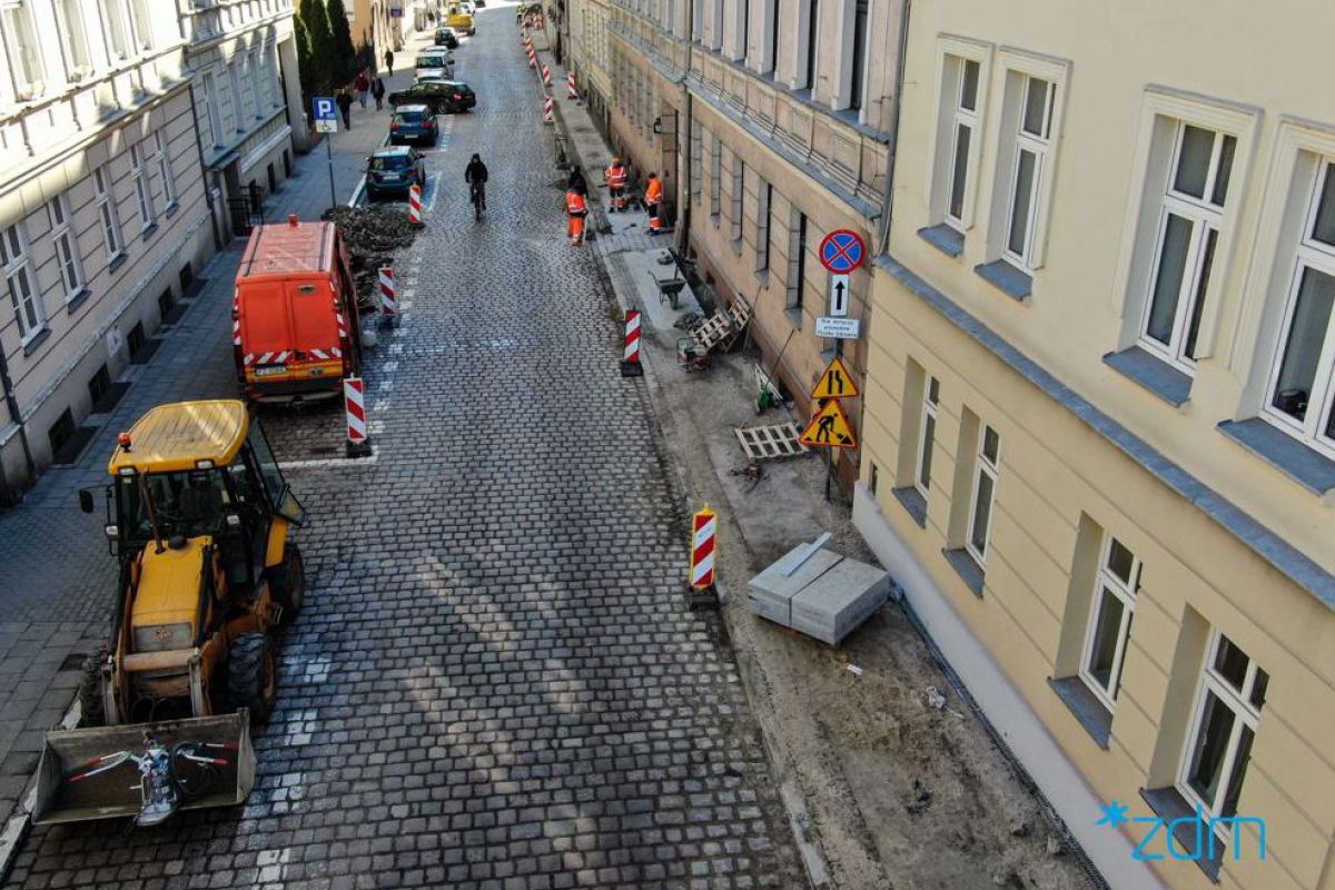 Galeria zdjęć z remontu chodnika na ul. Grobla - grafika artykułu