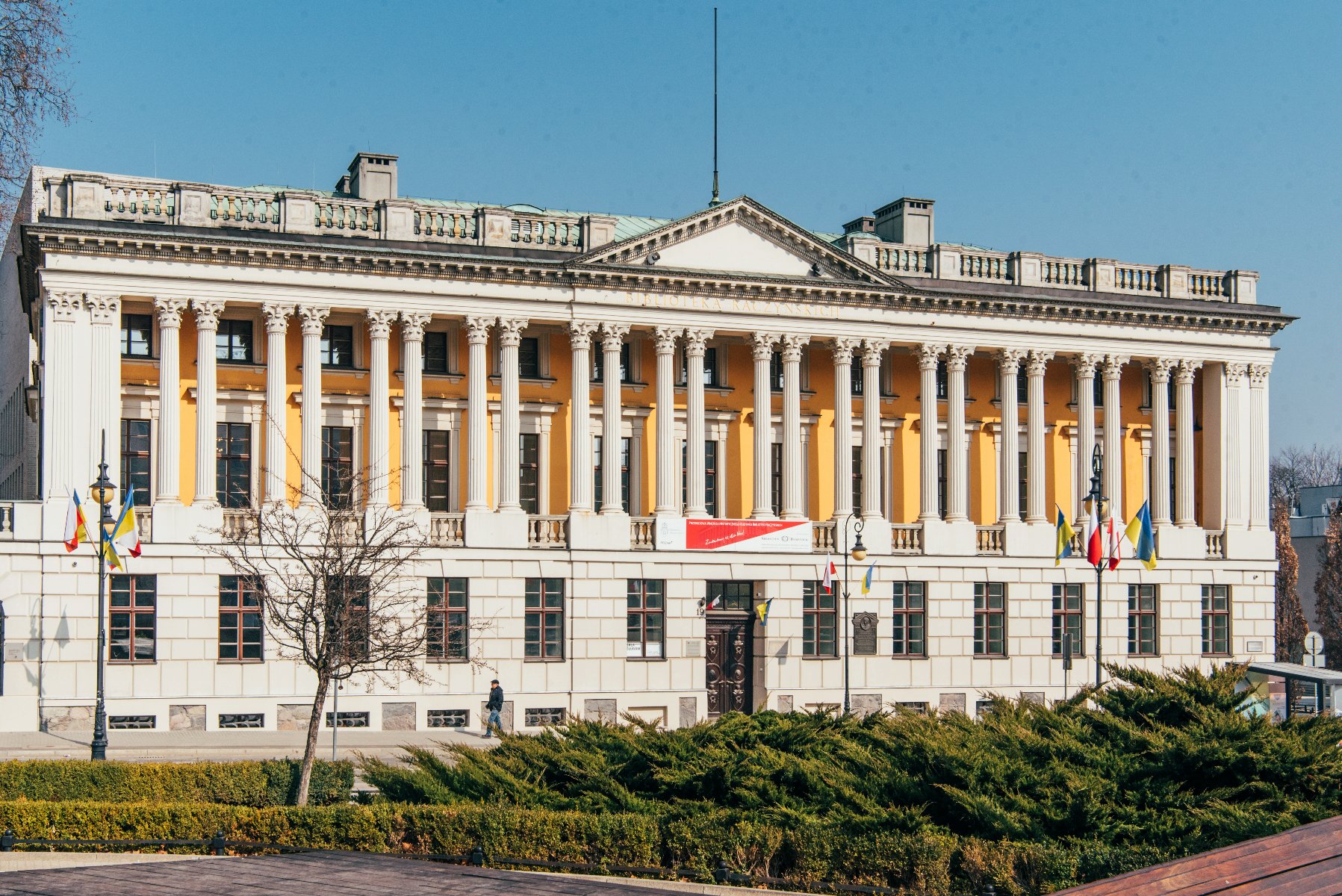 Biblioteka Raczyńskich - widok od strony pl. Wolności. - grafika artykułu