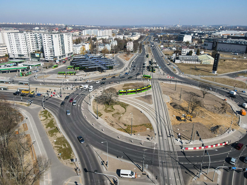 Zdjęcie ronda Rataje z lotu ptaka - grafika artykułu