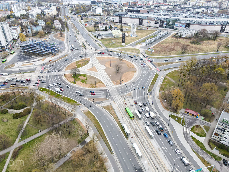 Galeria zdjęć przedstawia rondo Rataje z góry. - grafika artykułu