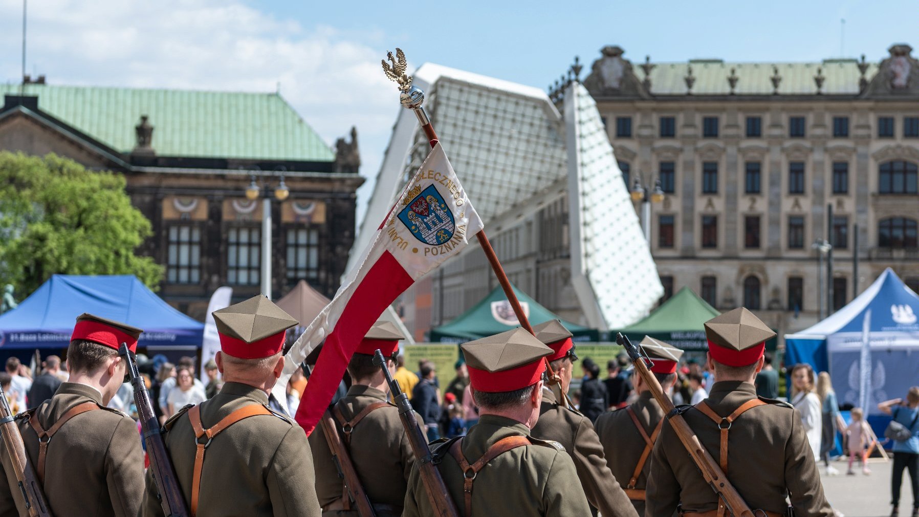 Galeria zdjęć przedstawia obchody święta Konstytucji 3 Maja.