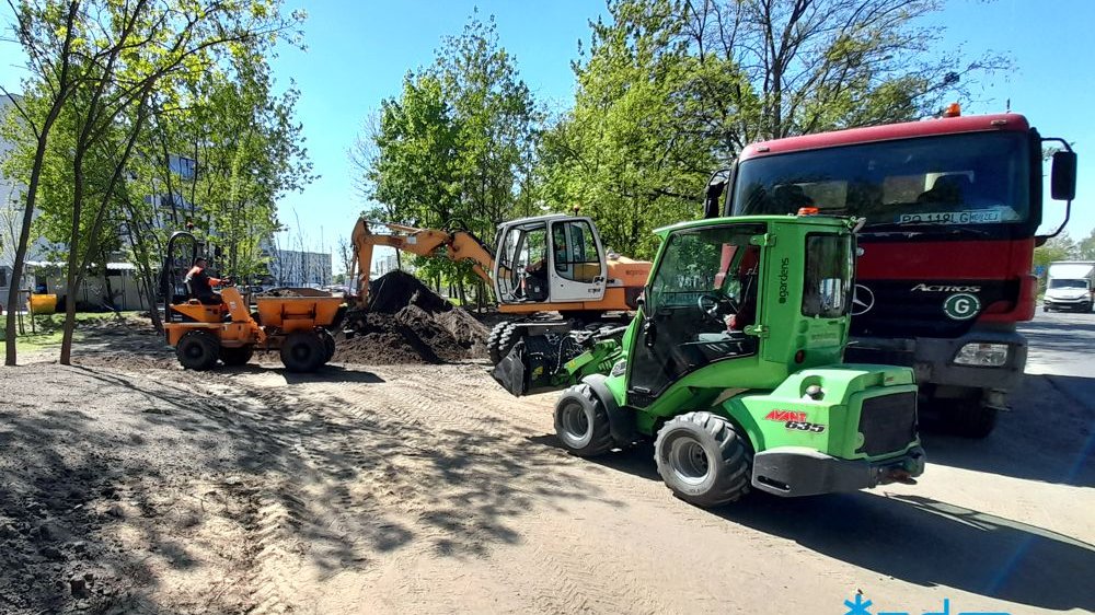 Galeria zdjęć z sadzenia zieleni przy ul. Jasielskiej