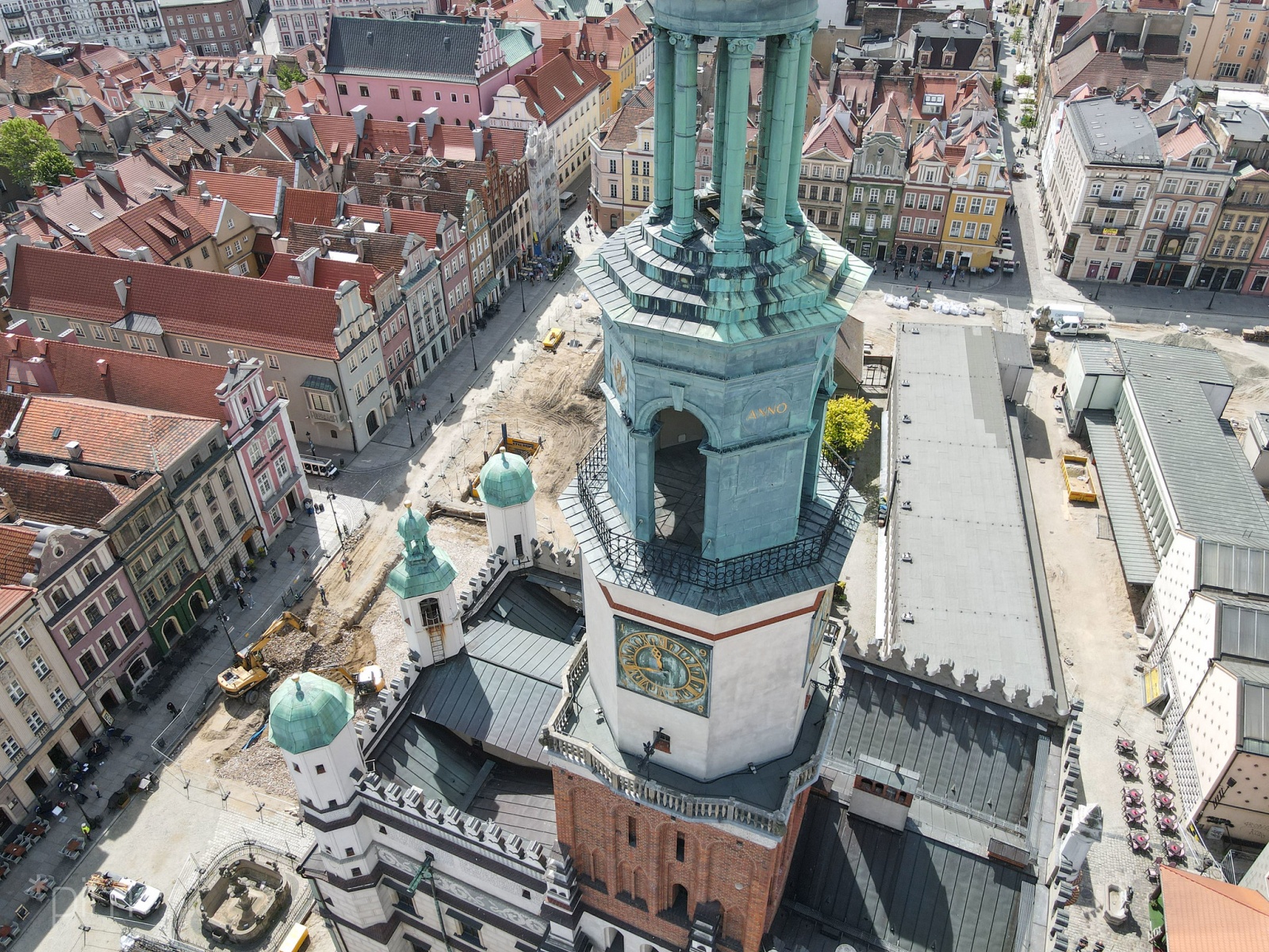 Widok z lotu ptaka na Stary Rynek - grafika artykułu