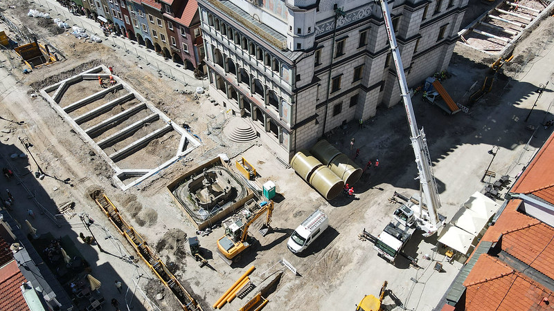 Na zdjęciu Stary Rynek podczas remontu, widziany z lotu ptaka