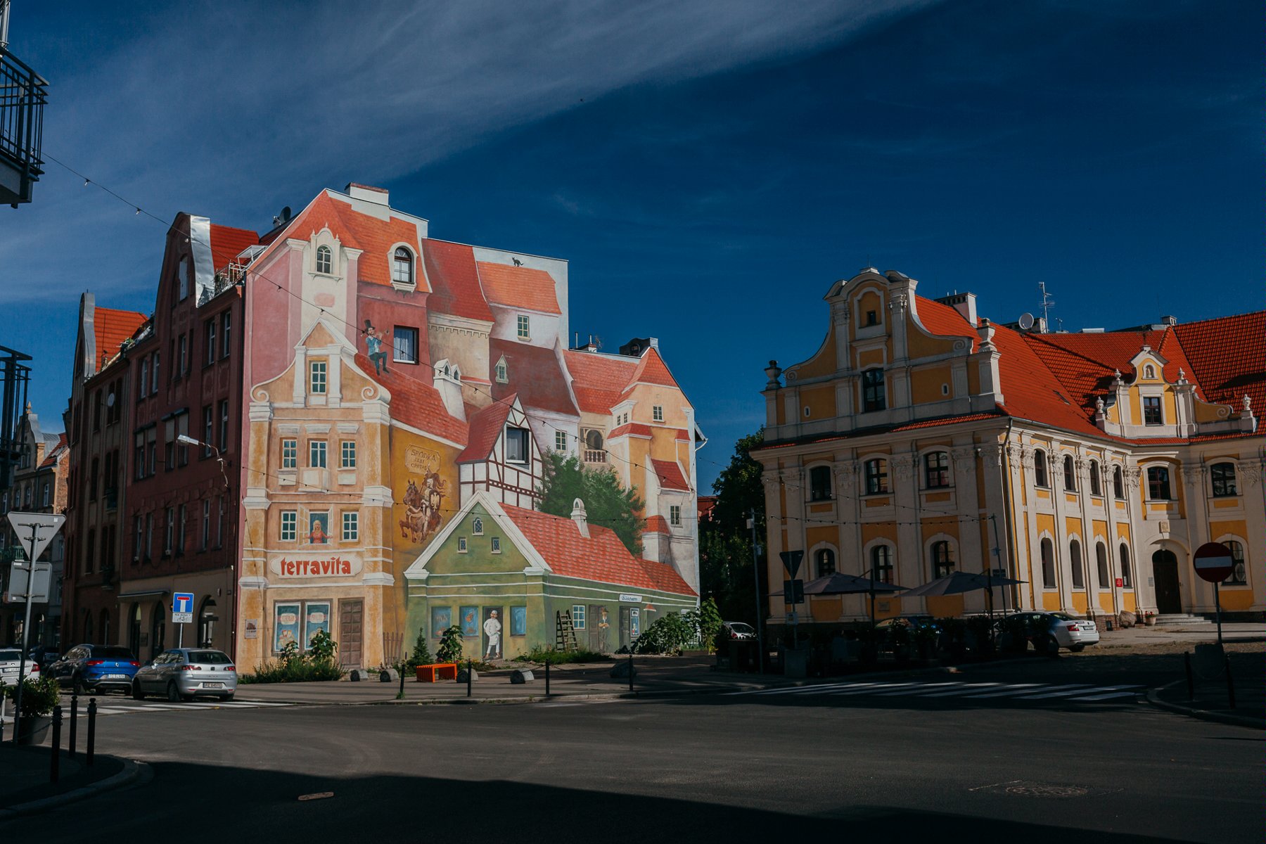 Widok na słynny mural na Śródce. - grafika artykułu