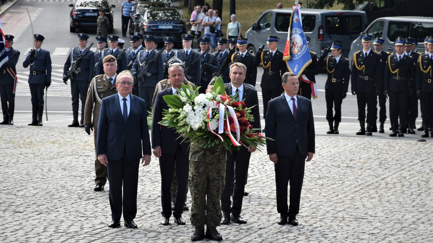 Galeria zdjęć przedstawia poznańskie obchody Święta Wojska Polskiego.