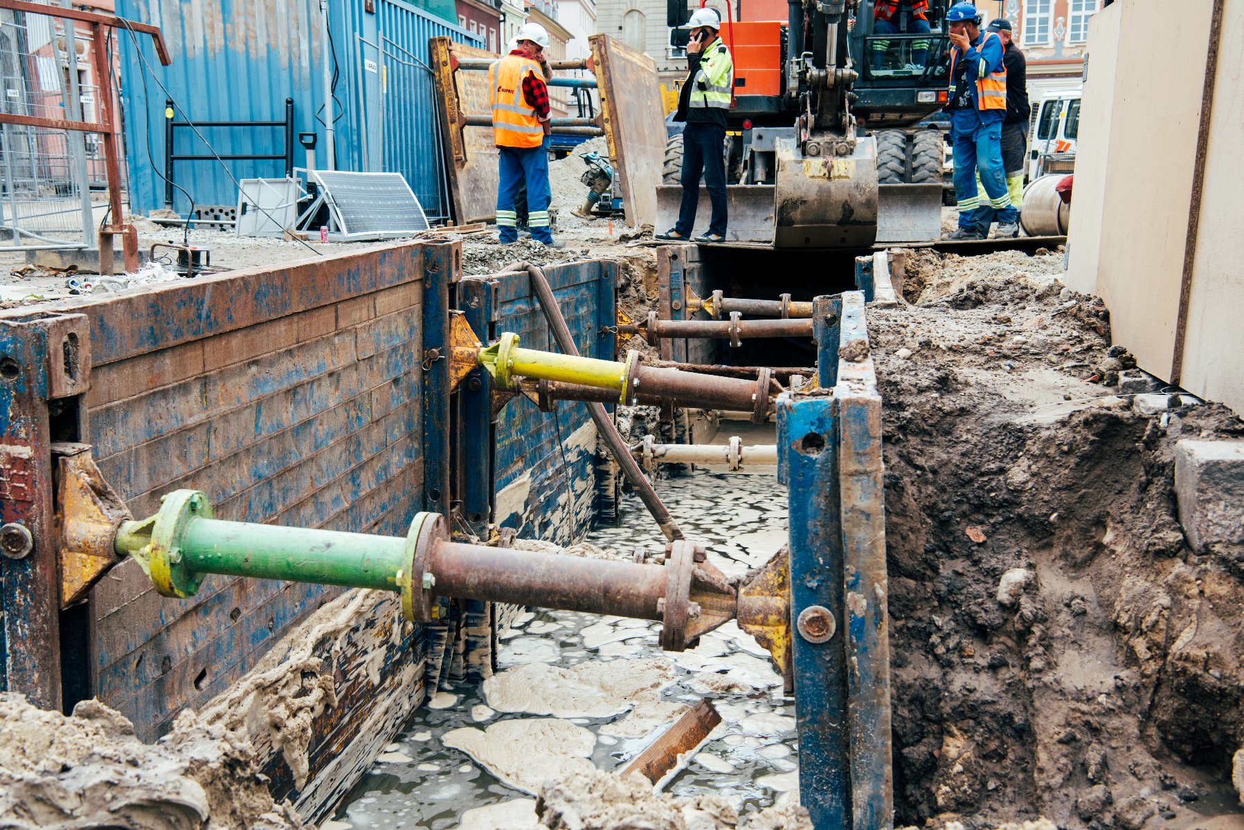 Infrastruktura pod płytą Starego Rynku jest w bardzo złym stanie, dlatego konieczna jest jej wymiana - grafika artykułu