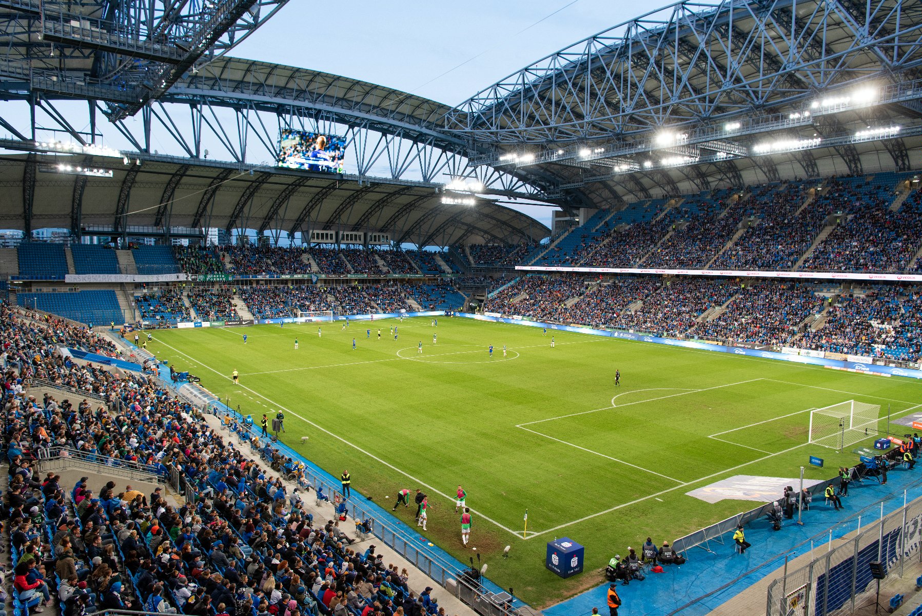 Widok na stadion z narożnika - grafika artykułu