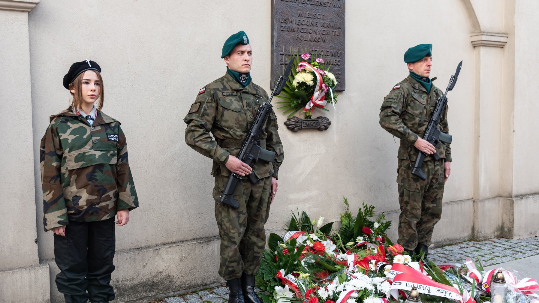 Galeria zdjęć przedstawia obchody Dnia Hołdu i Pamięci Ofiar Reżimu Komunistycznego.