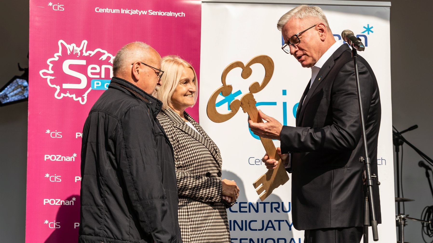 Galeria zdjęć przedstawia inaugurację "Senioralnych" na pl. Wolności.