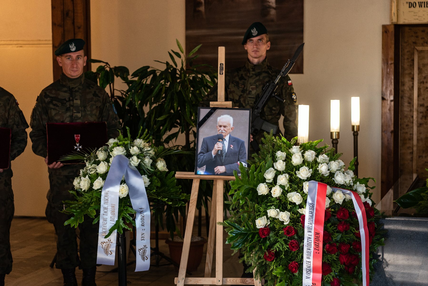 Galeria zdjęć przedstawia pogrzeb pułkownika Jana Górskiego. - grafika artykułu