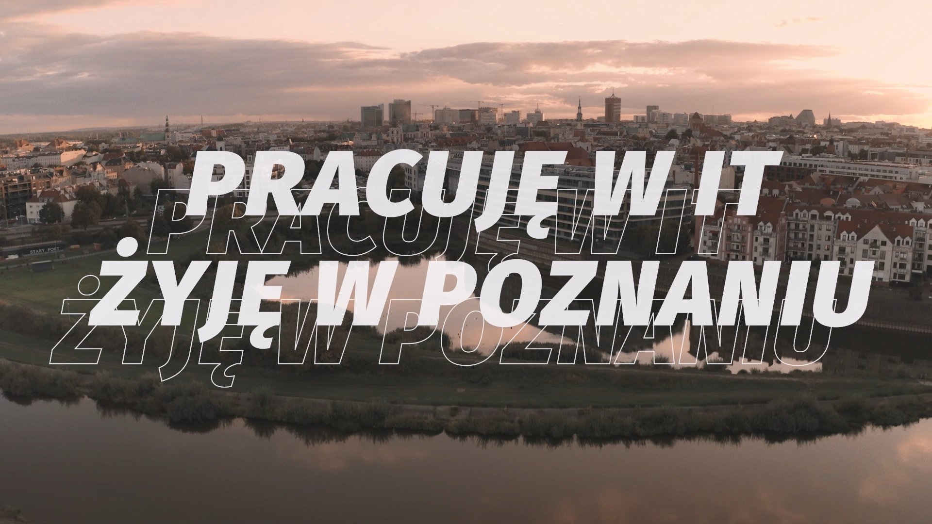 Zdjęcie przedstawia panoramę Poznania. Na fotografię naniesiony jest także napis "Pracuję w IT, żyję w Poznaniu".