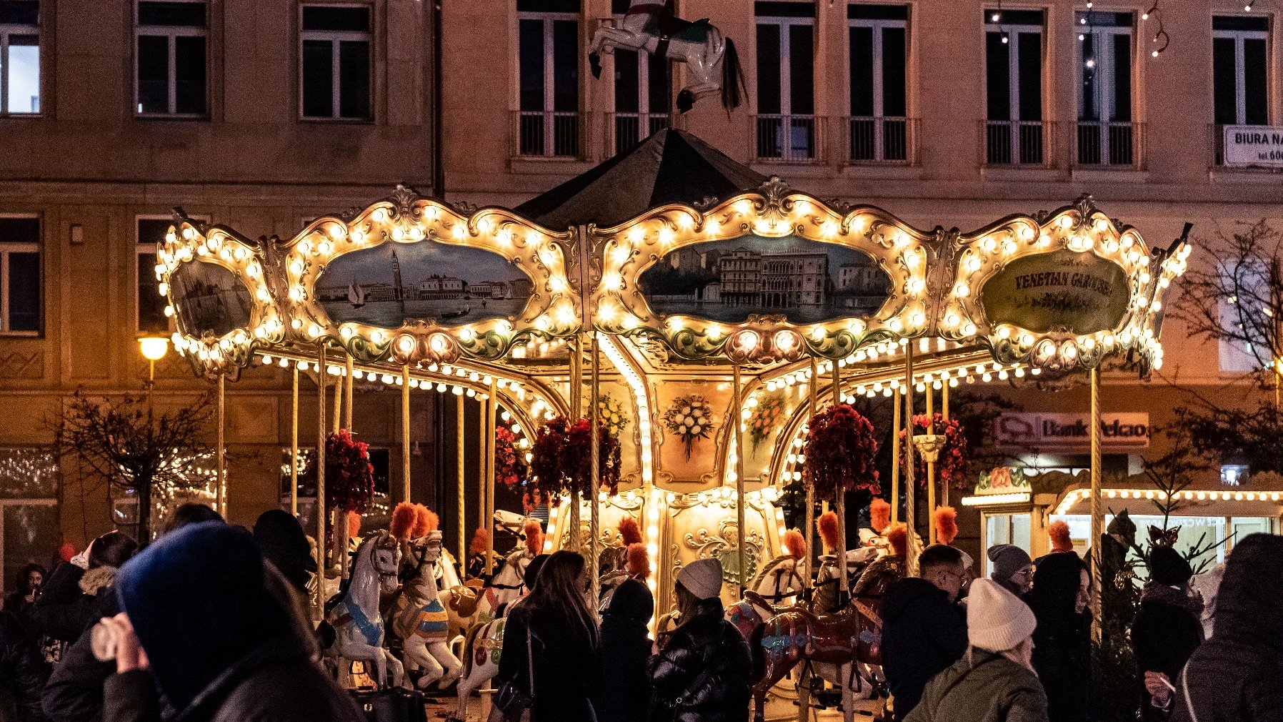 Galeria zdjęć przedstawia otwarcie Betlejem Poznańskiego na pl. Wolności.