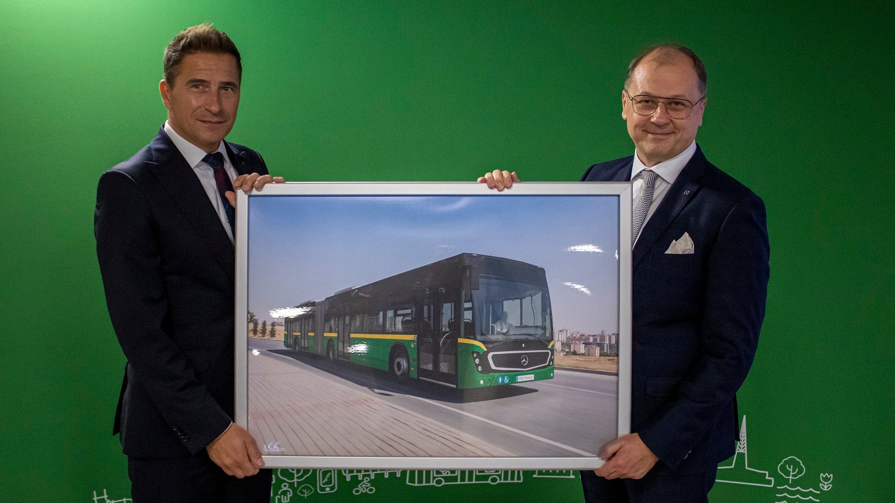 Galeria zdjęć z podpisania umowy na dostawę 20 autobusów marki Mercedes