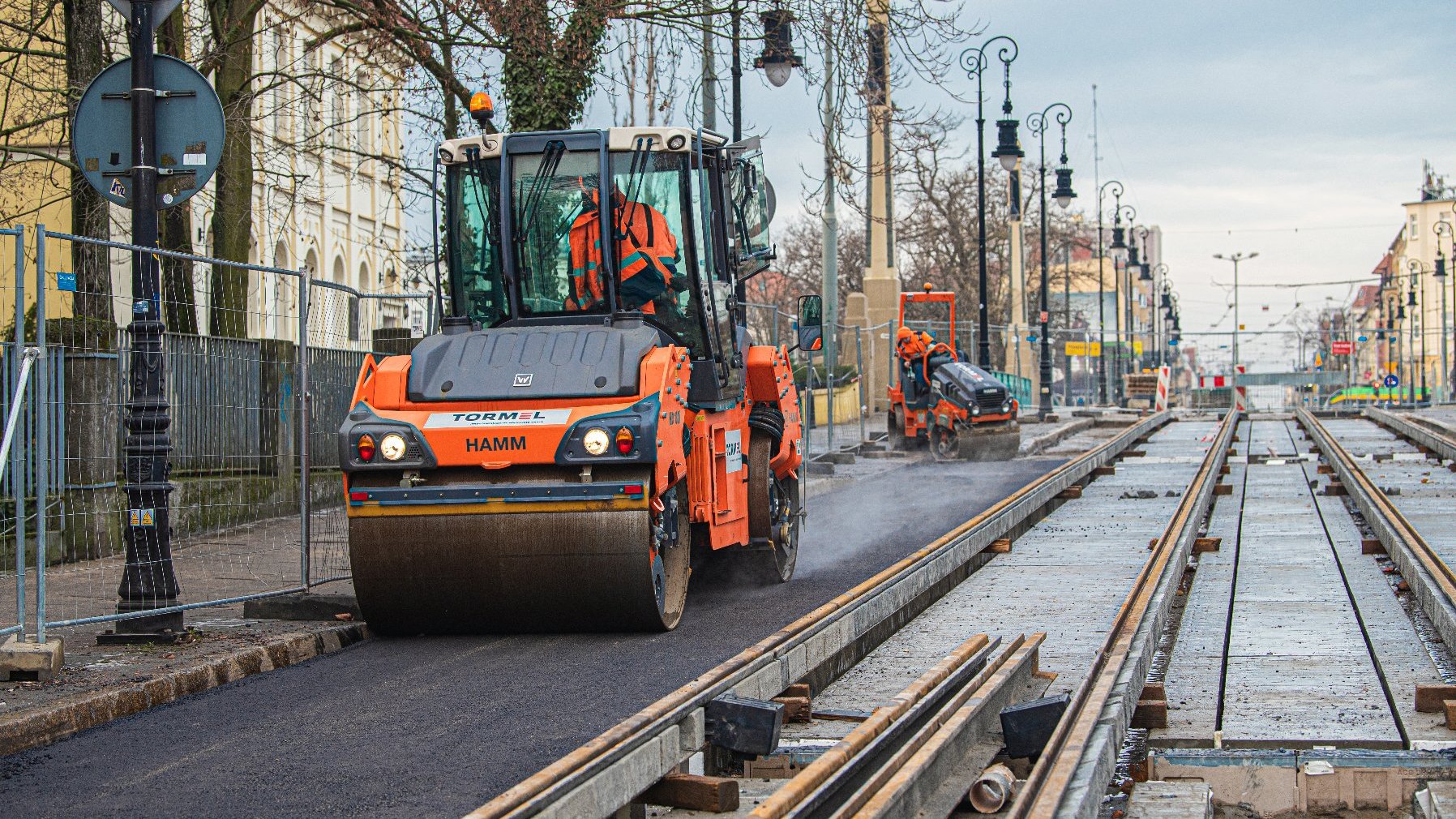 Galeria zdjęć z układania nowej nawierzchni na ul. Fredry