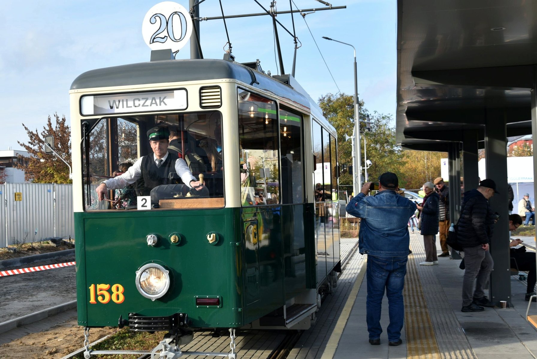 Prezes MPK za sterami historycznego tramwaju - grafika artykułu