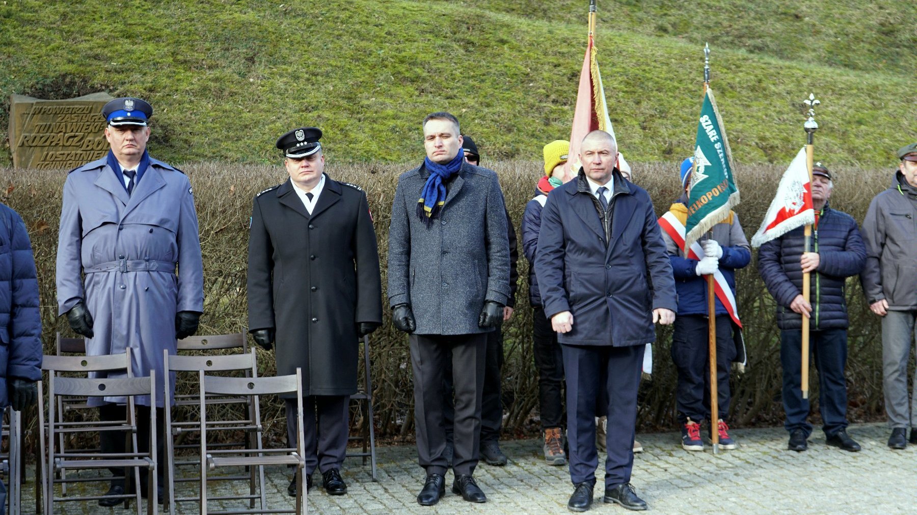 Na zdjęciu uczestnicy uroczystości, siedzący obok siebie